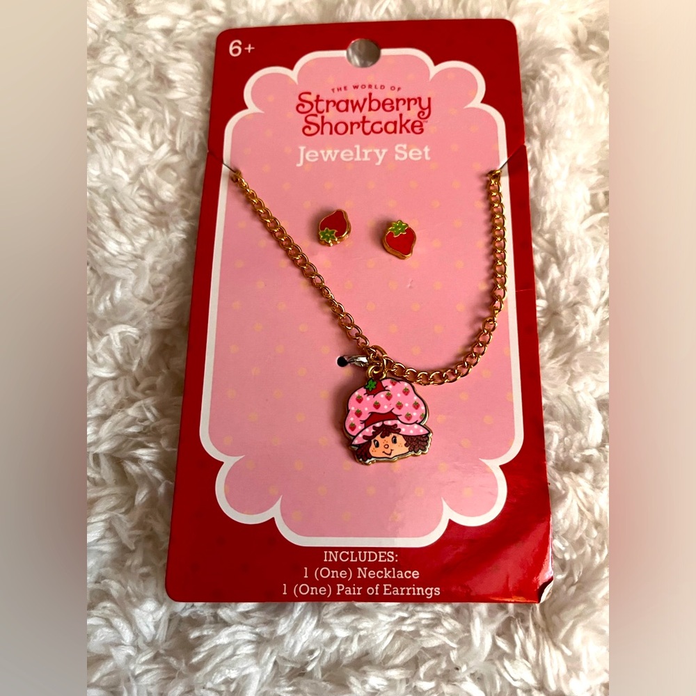The World Of Strawberry Shortcake Jewelry Set